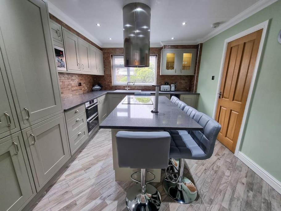 Stunning Family Home Close To The City Centre Manchester Exterior photo